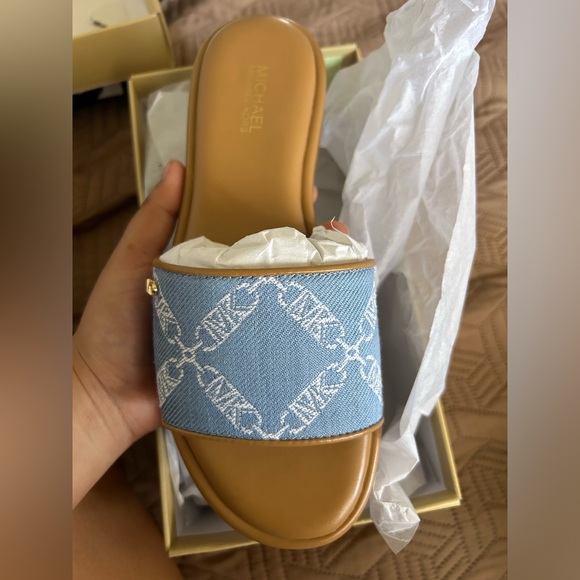 Michael Kors Saylor Slide - Picture 1 of 6
